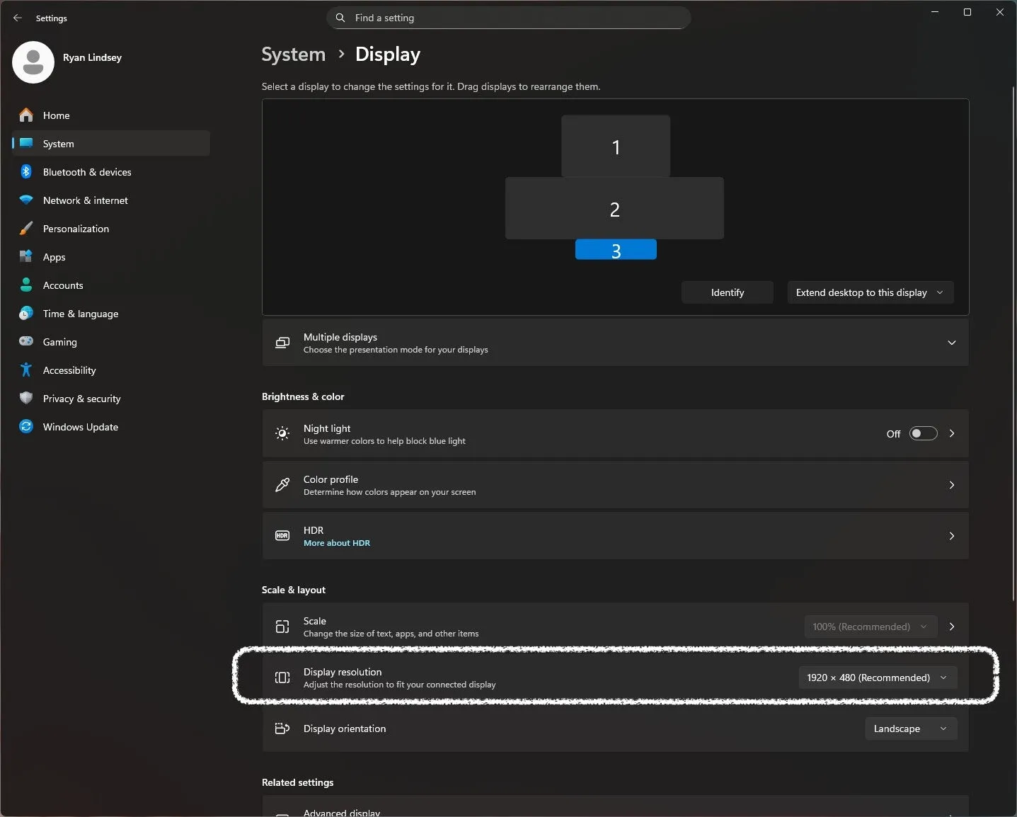 Windows display settings showing the UXL Dashboard PRO detected as an additional monitor